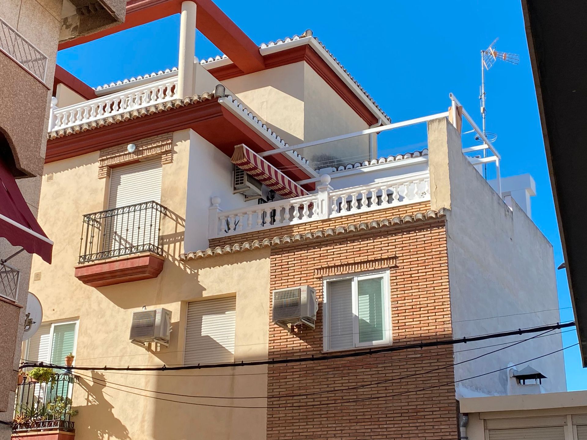 Exterior view of Duplex to rent in Peligros  with Air Conditioner, Heating and Terrace