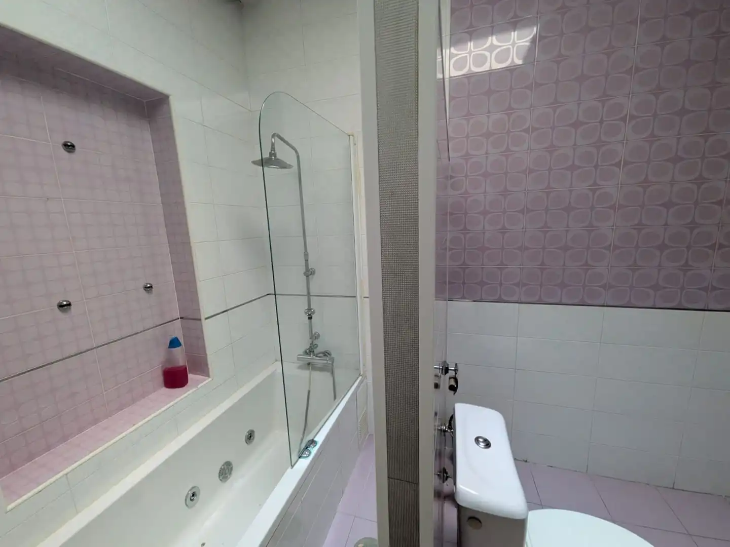 Bathroom of Flat for sale in Benacazón  with Air Conditioner, Heating and Terrace