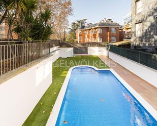 Piscina de Apartament en venda en  Barcelona Capital amb Aire condicionat, Calefacció i Jardí privat