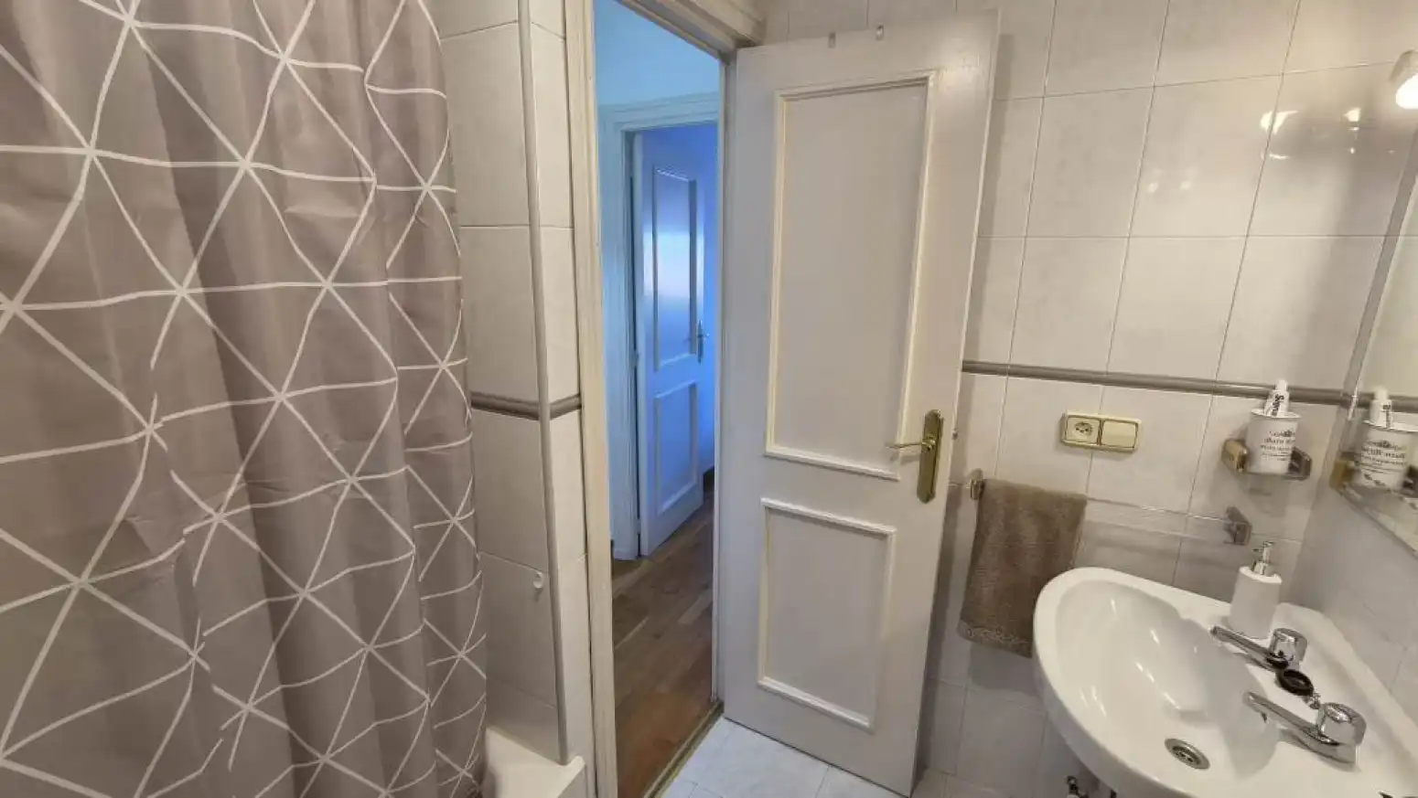 Baño de Piso de alquiler en Salamanca con Calefacción, Parquet y Amueblado