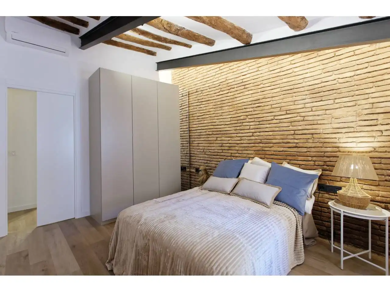 Bedroom of Duplexes for sale in Barcelona  with Air Conditioner, Heating and Parquet flooring