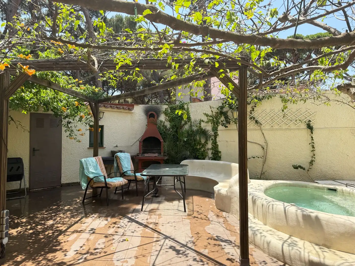 Terrasse von Einfamilien-Reihenhaus zur Miete in Castelldefels mit Klimaanlage, Heizung und Privatgarten
