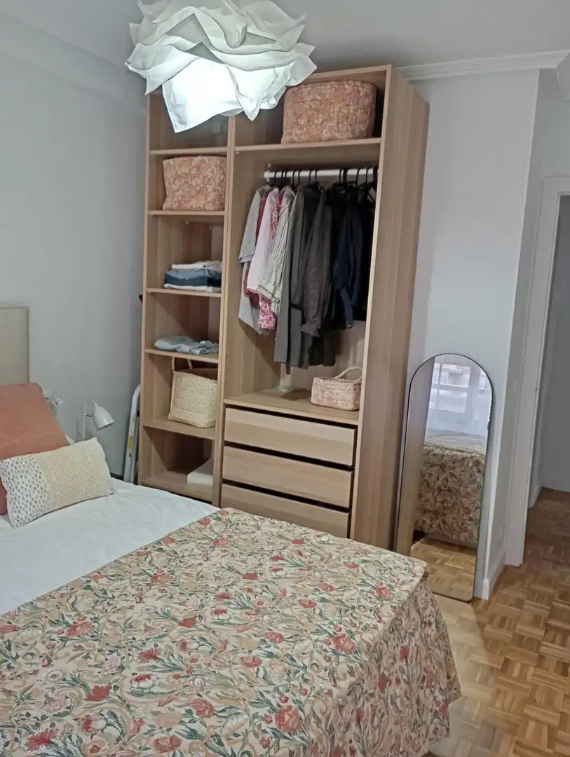 Schlafzimmer von Wohnung zur Miete in Gijón  mit Heizung, Parkett und Möbliert