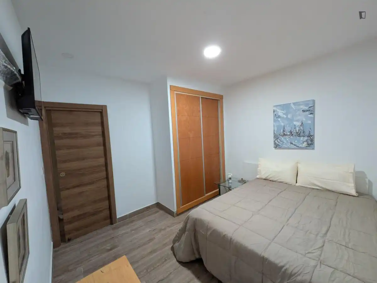 Dormitori de Casa o xalet per a compartir en Málaga amb Aire condicionat, Moblat i Rentadora