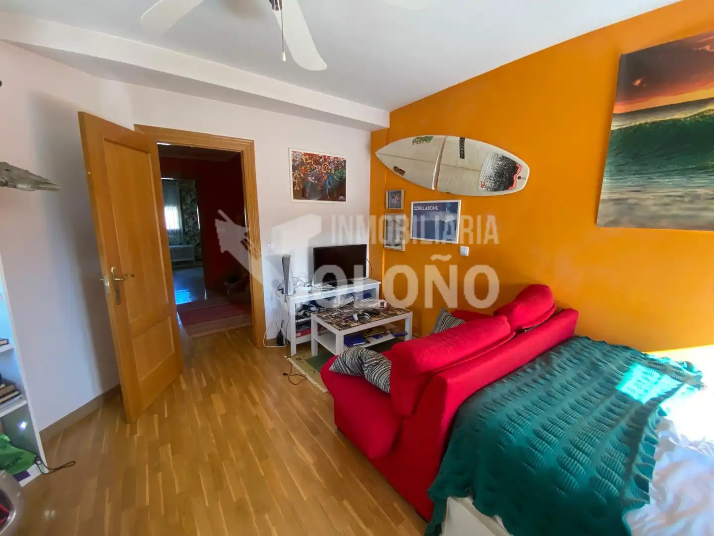 Sala d'estar de Casa adosada en venda en Leza amb Calefacció, Jardí privat i Parquet