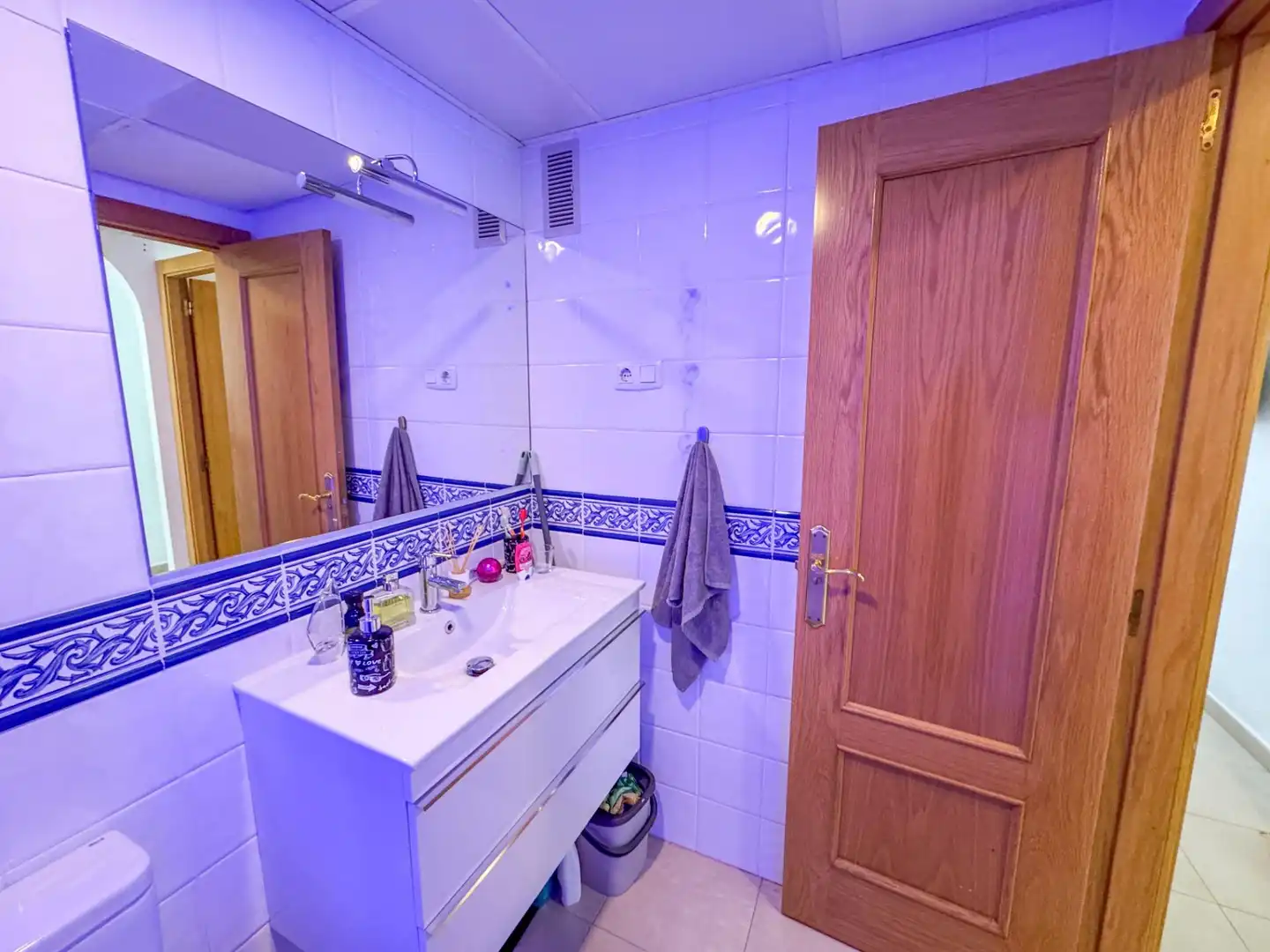 Bathroom of Flat for sale in Torremolinos  with Air Conditioner