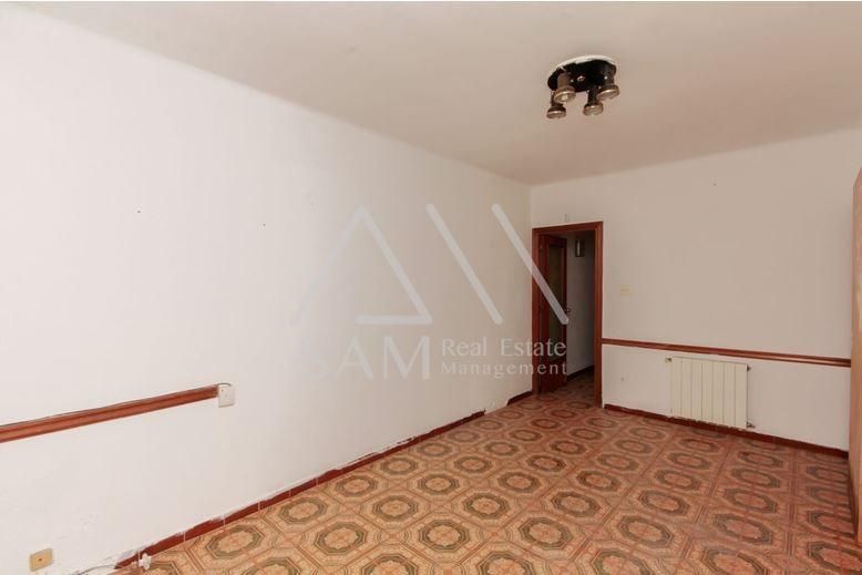 Sala d'estar de Pis en venda en Santa Coloma de Gramenet amb Calefacció