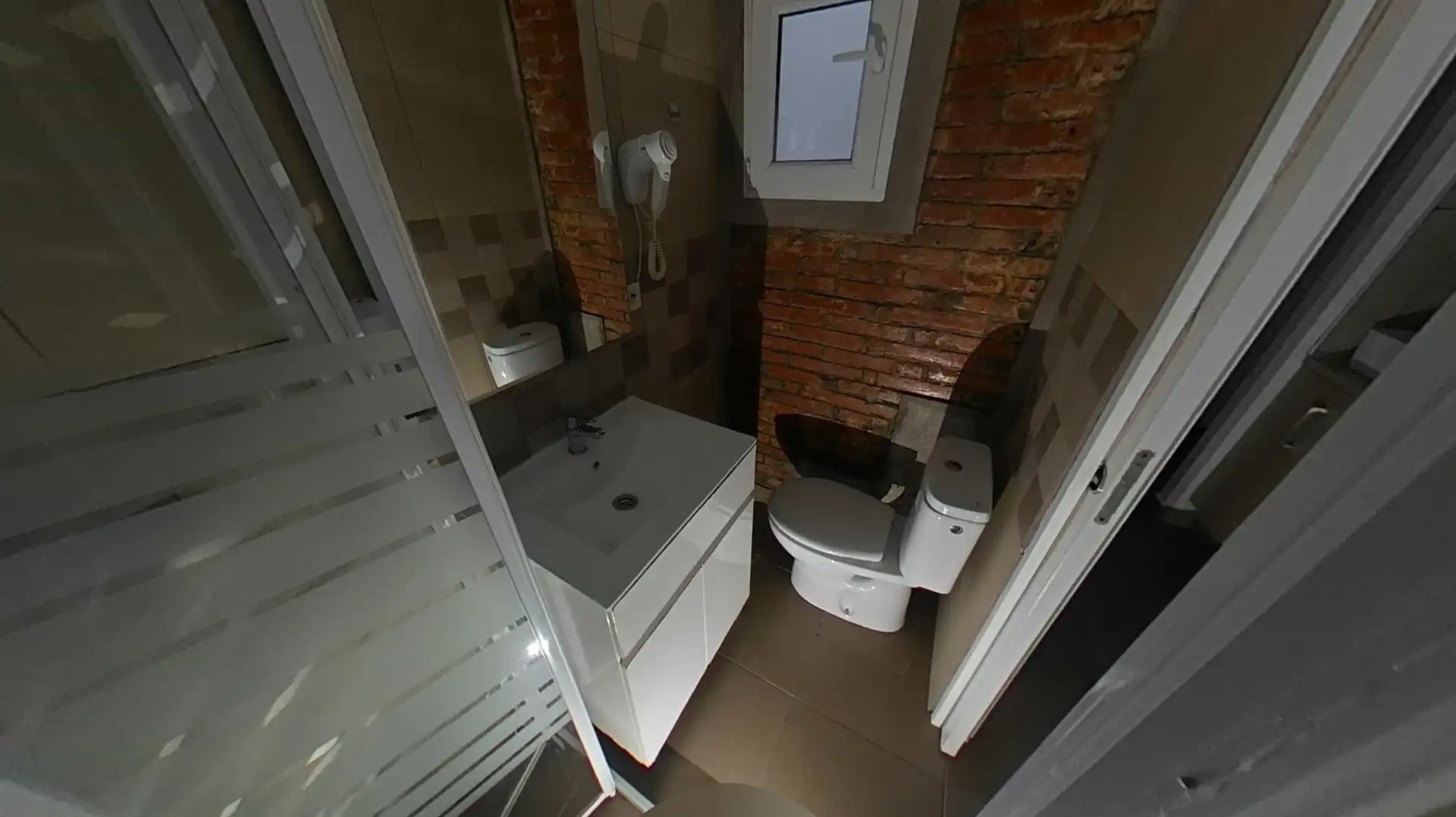 Bathroom of Ground floor for sale in Barcelona  with Air Conditioner and Alarm