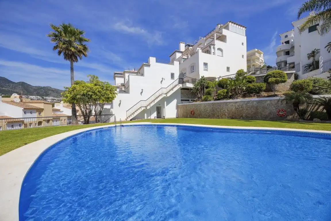 Piscina de Apartamento en venta en Benalmádena con Aire acondicionado, Calefacción y Amueblado