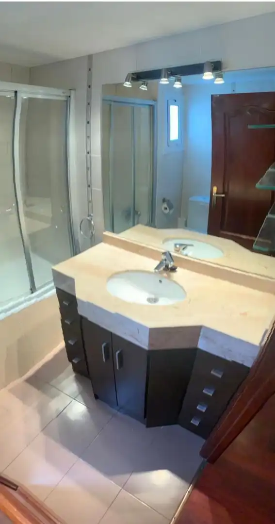 Badezimmer von Wohnung zum Verkauf in Ripollet