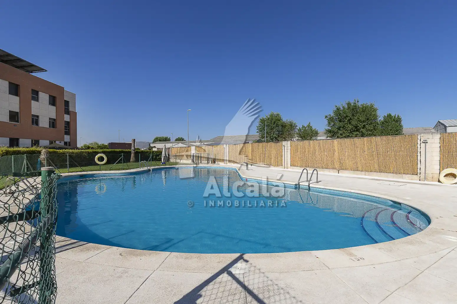 Piscina de Piso en venta en Alcalá de Henares con Aire acondicionado, Calefacción y Jardín privado
