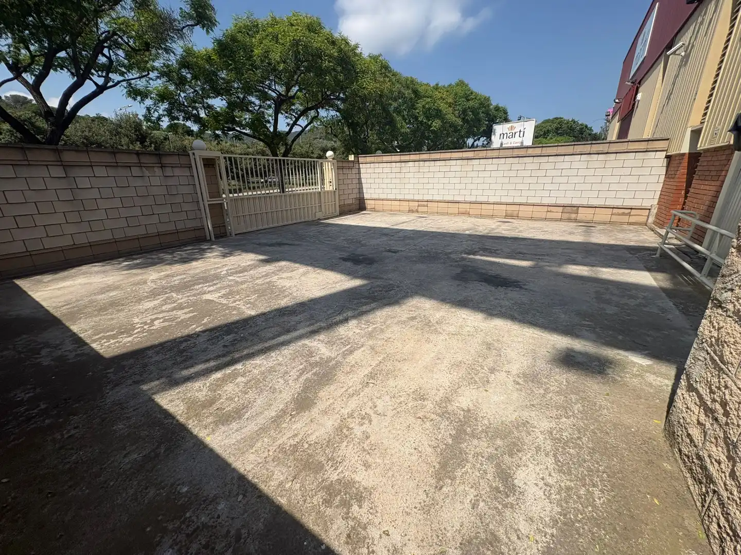 Terrasse von Fabrikhallen zur Miete in Badalona mit Heizung und Alarm