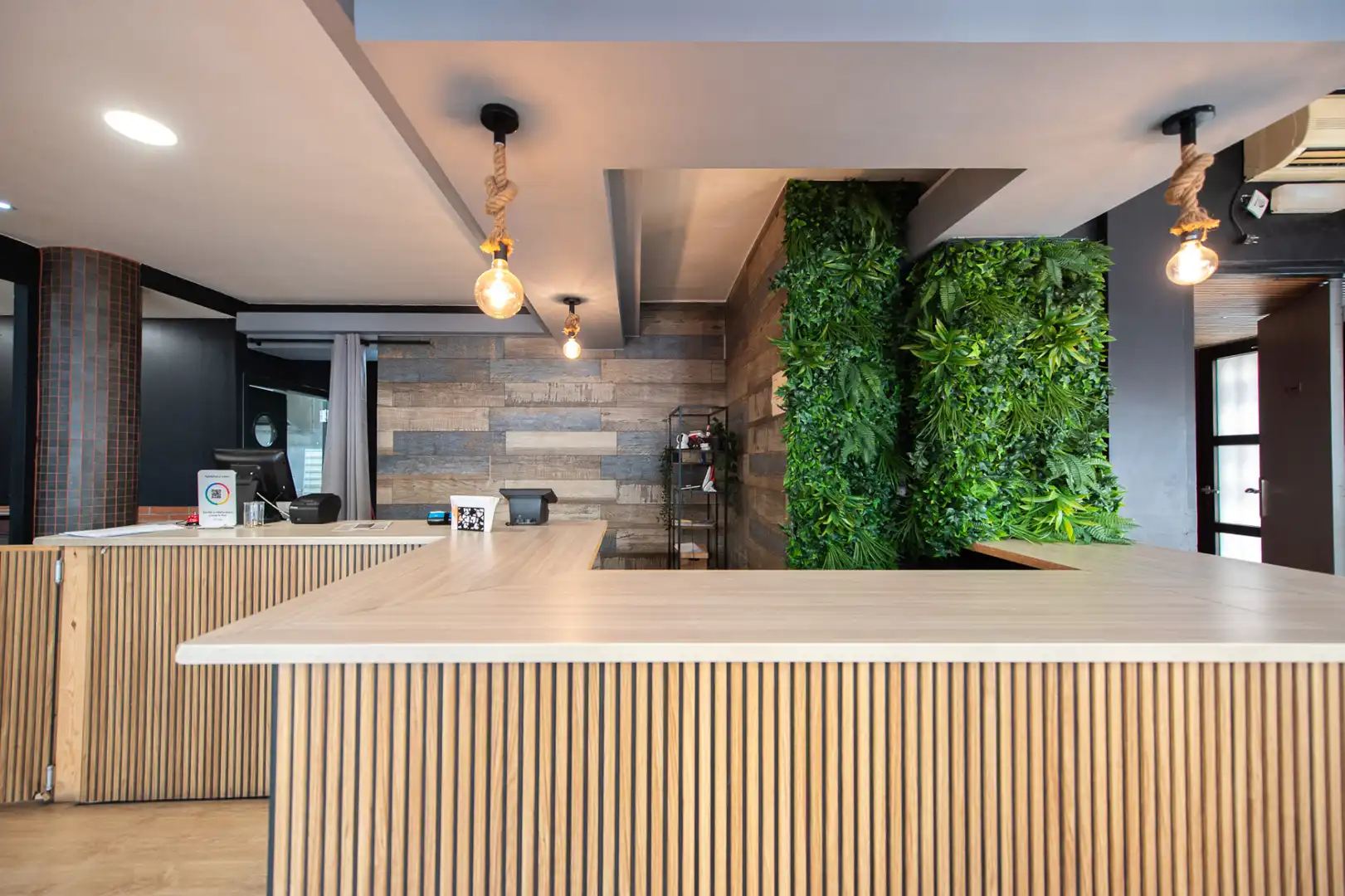 Locale commerciale in cessione a Carrer de Girona