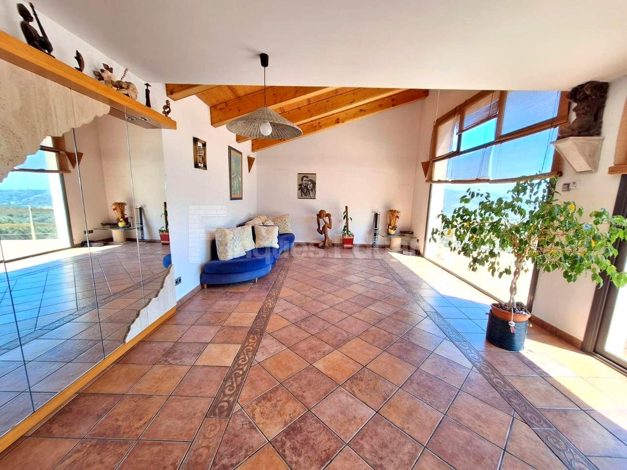 Sala d'estar de Casa o xalet en venda en Argentona amb Jardí privat, Terrassa i Piscina
