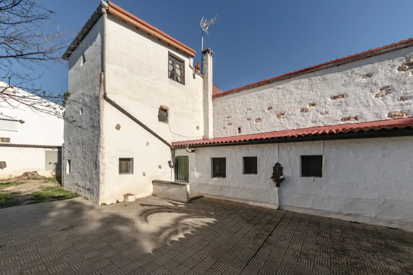 Vista exterior de Finca rústica en venda en Banyeres del Penedès amb Jardí privat, Parquet i Piscina