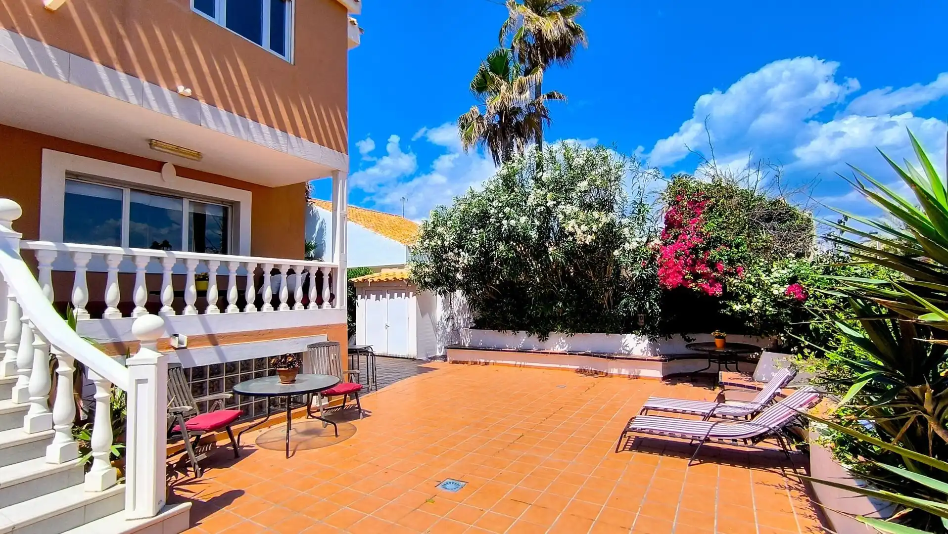 Terrasse von Einfamilien-Reihenhaus zum Verkauf in La Manga del Mar Menor mit Terrasse