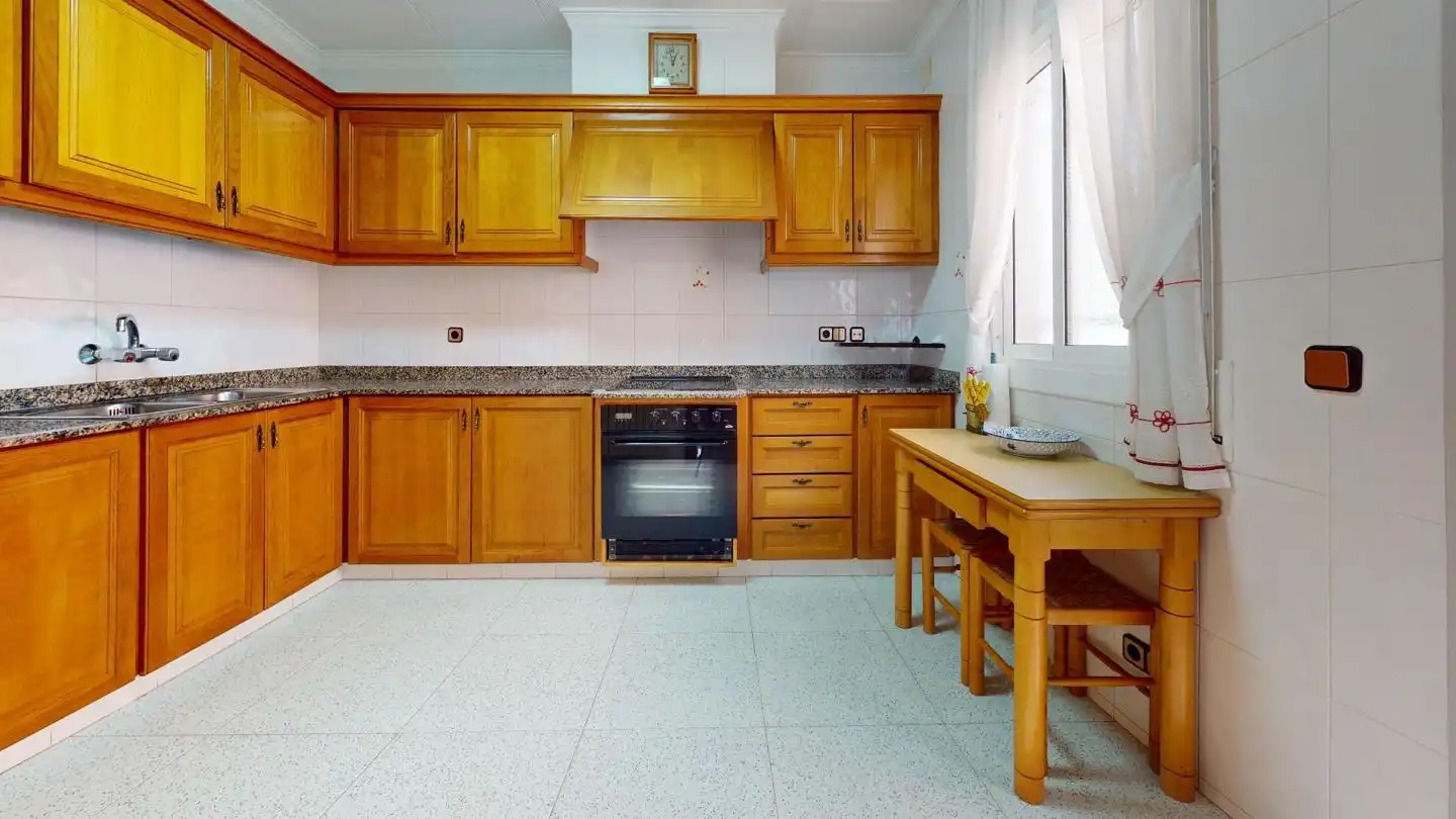 Cuina de Casa o xalet en venda en Viladecans amb Jardí privat i Terrassa