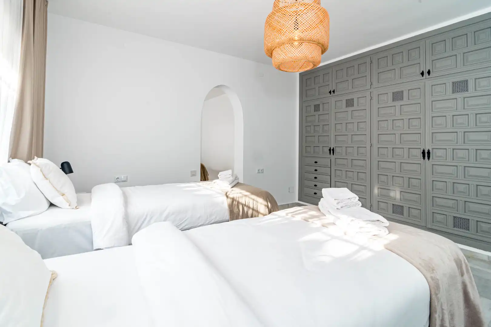 Dormitori de Casa o xalet de lloguer en Marbella amb Aire condicionat, Jardí privat i Parquet