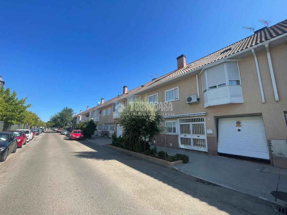 Exterior view of Single-family semi-detached for sale in Torrejón de Ardoz  with Air Conditioner and Heating