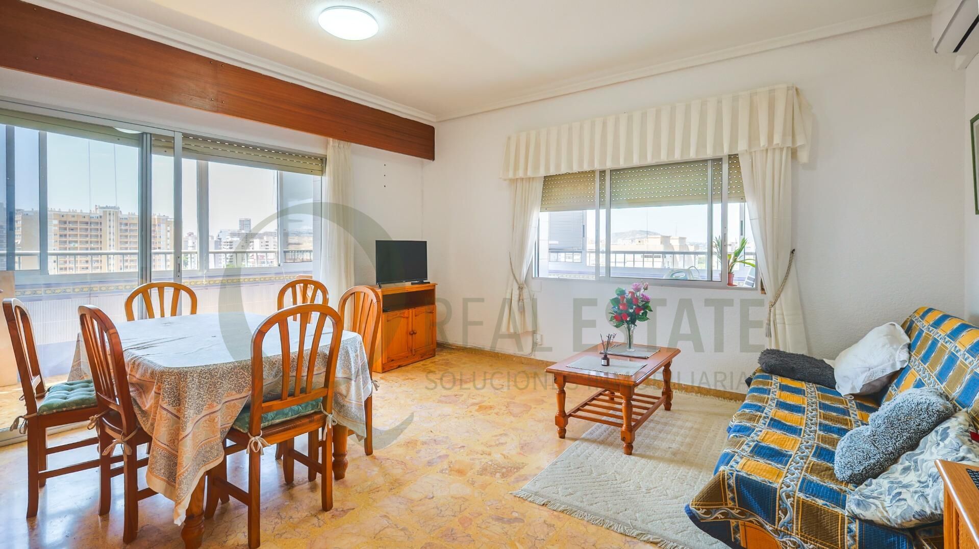 Vista exterior de Piso en venta en Alicante / Alacant con Aire acondicionado, Terraza y Balcón