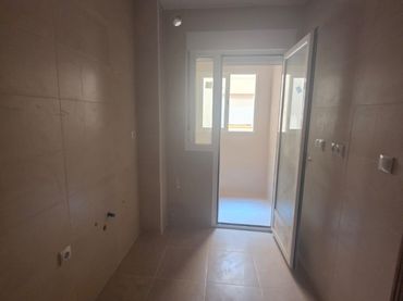 Piso de obra nueva con balcón en venta en Calle Bartolomé de las Casas 28