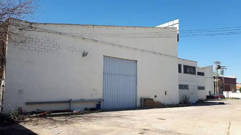 Vista exterior de Nave industrial en venta en Alcalá de Henares