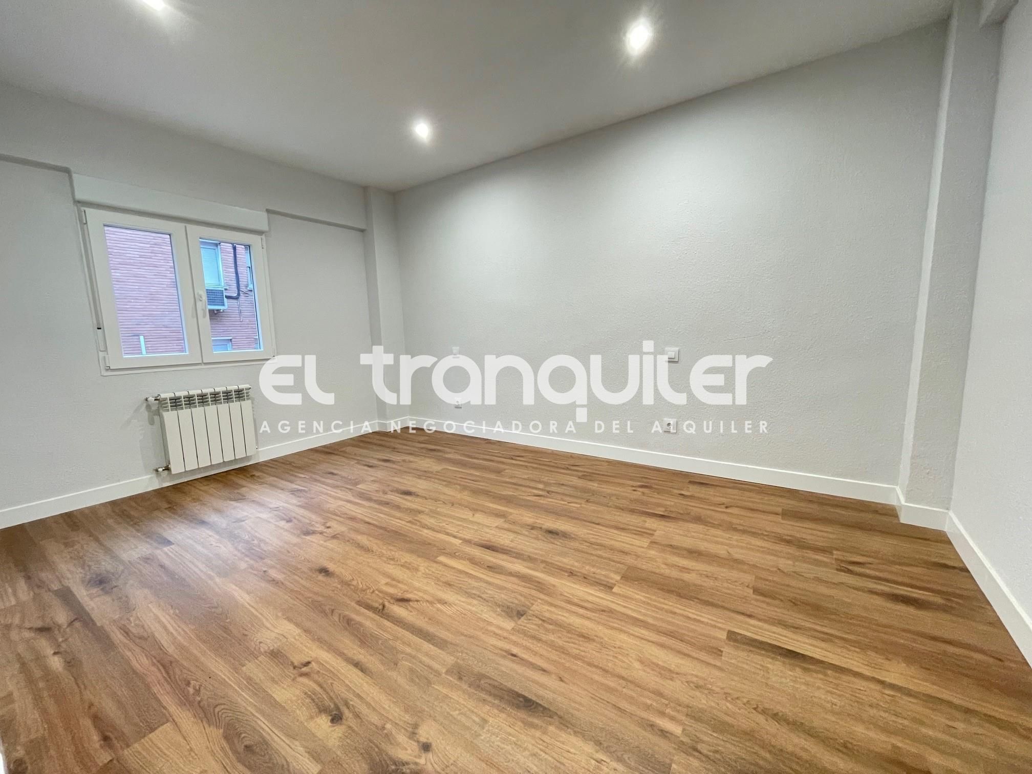 Dormitori de Pis de lloguer en Alcorcón amb Parquet, Terrassa i Es permeten mascotes