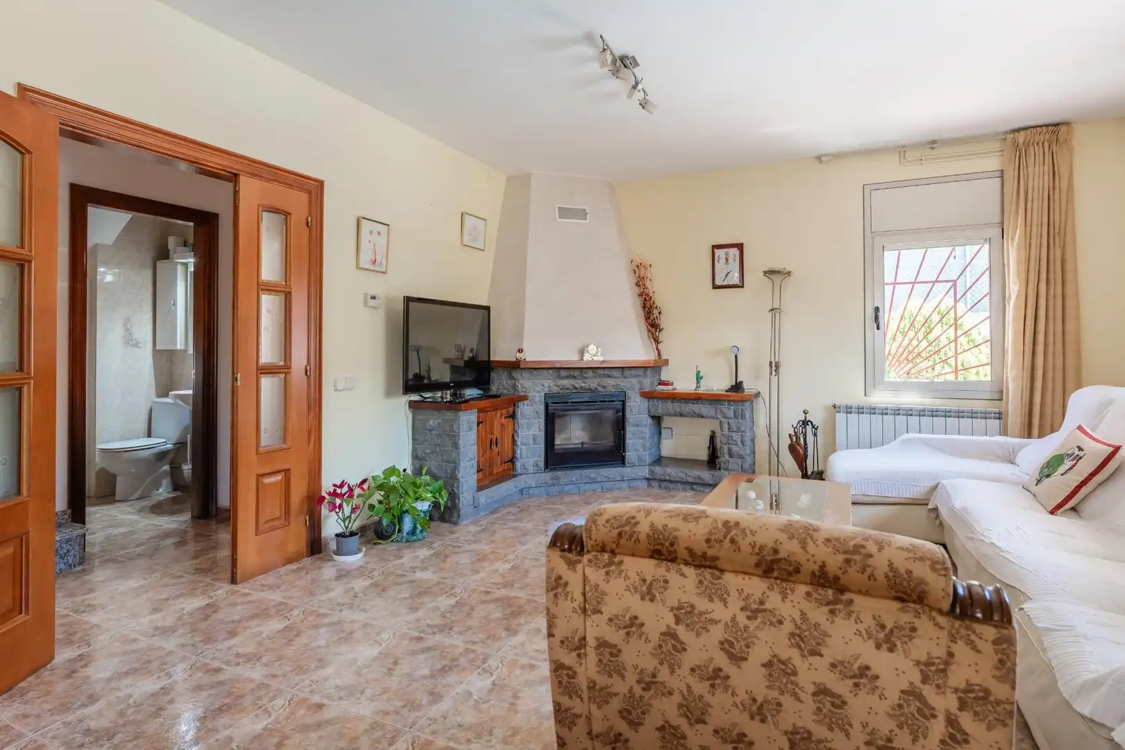 Sala de estar de Casa o chalet en venta en Sant Fost de Campsentelles con Calefacción, Jardín privado y Terraza