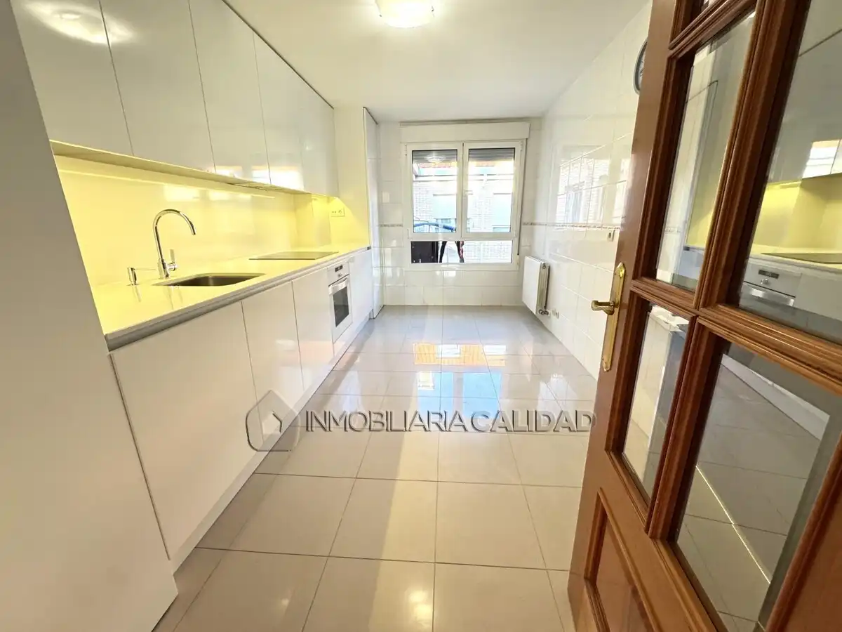 Kitchen of Flat for rent in Burgos  with Heating and Storage room