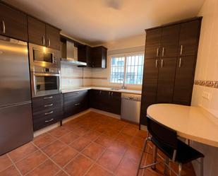 Küche von Einfamilien-Reihenhaus zum verkauf in Illar mit Klimaanlage, Terrasse und Balkon