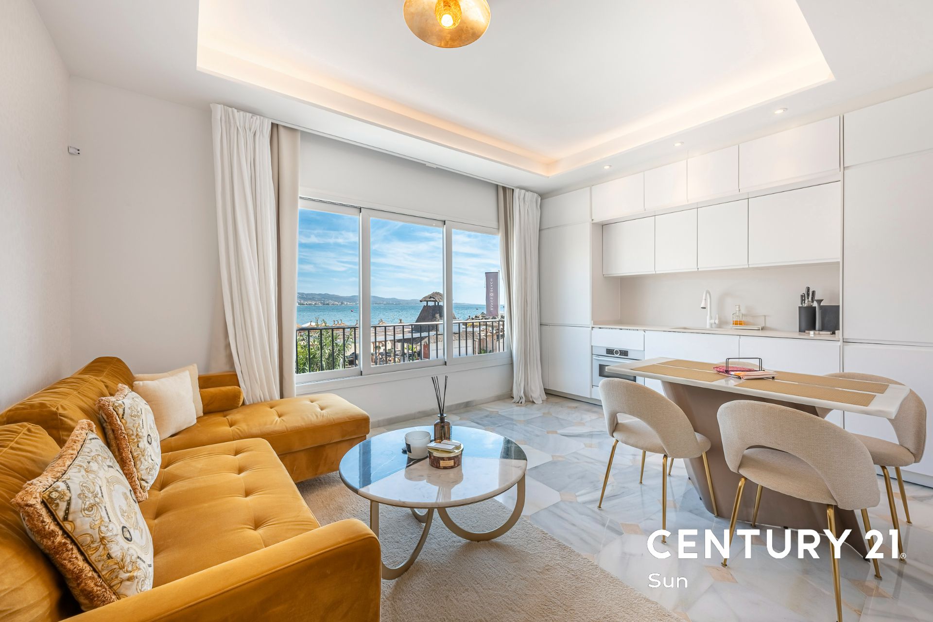 Sala d'estar de Apartament en venda en Marbella amb Aire condicionat i Moblat