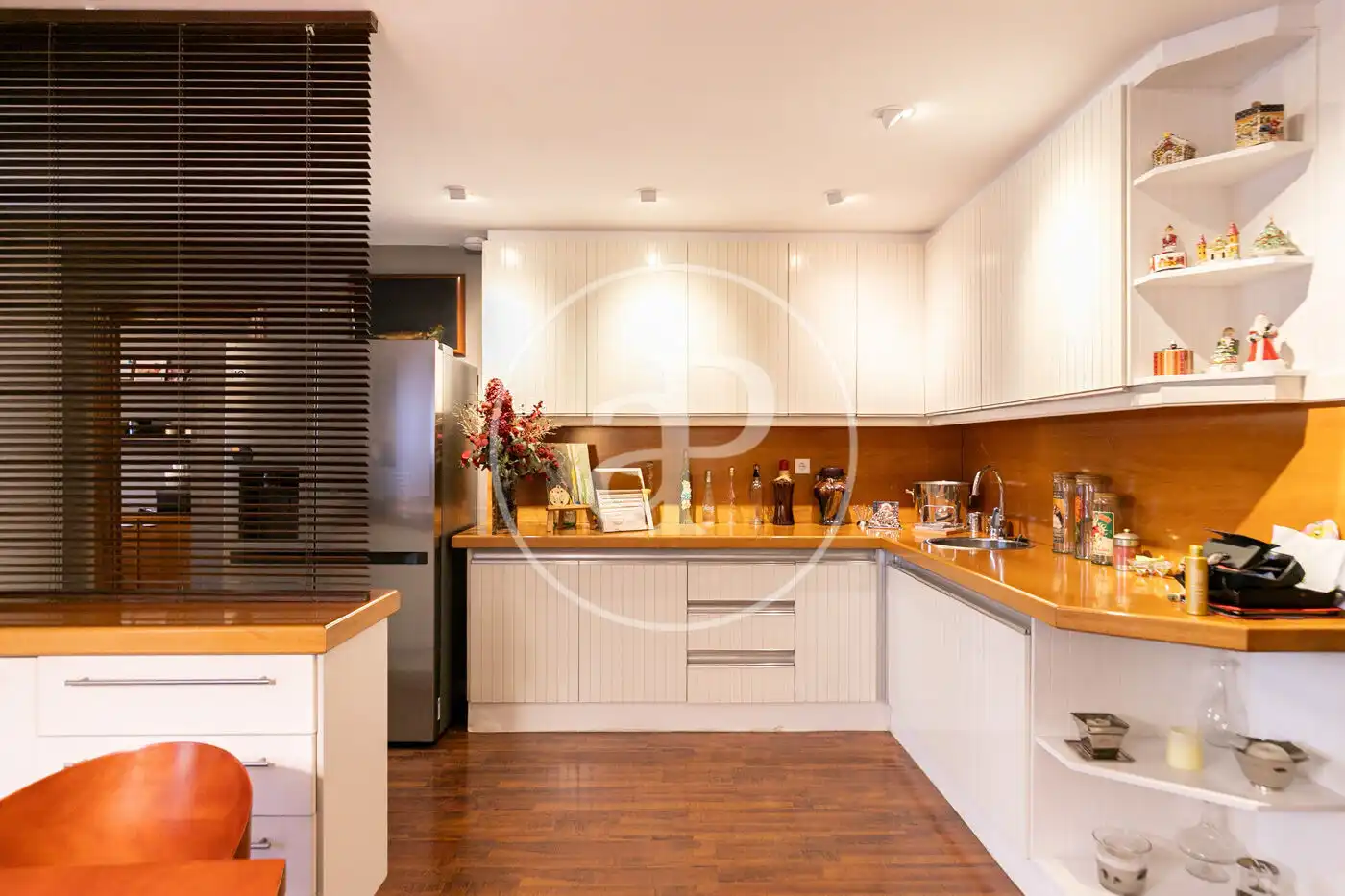 Cocina de Piso en venta en Barcelona con Aire acondicionado, Calefacción y Jardín privado