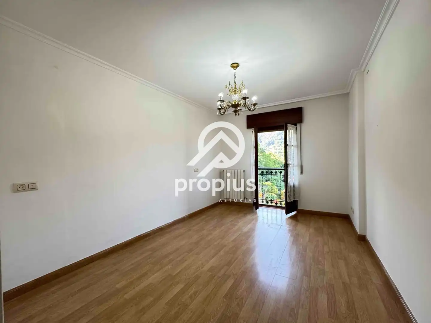 Habitación de Casa adosada en venta en Piloña con Calefacción, Jardín privado y Parquet