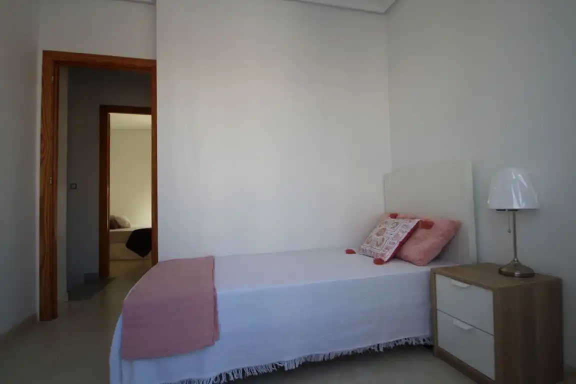 Habitación de Casa adosada en venta en Torrevieja con Calefacción, Jardín privado y Terraza