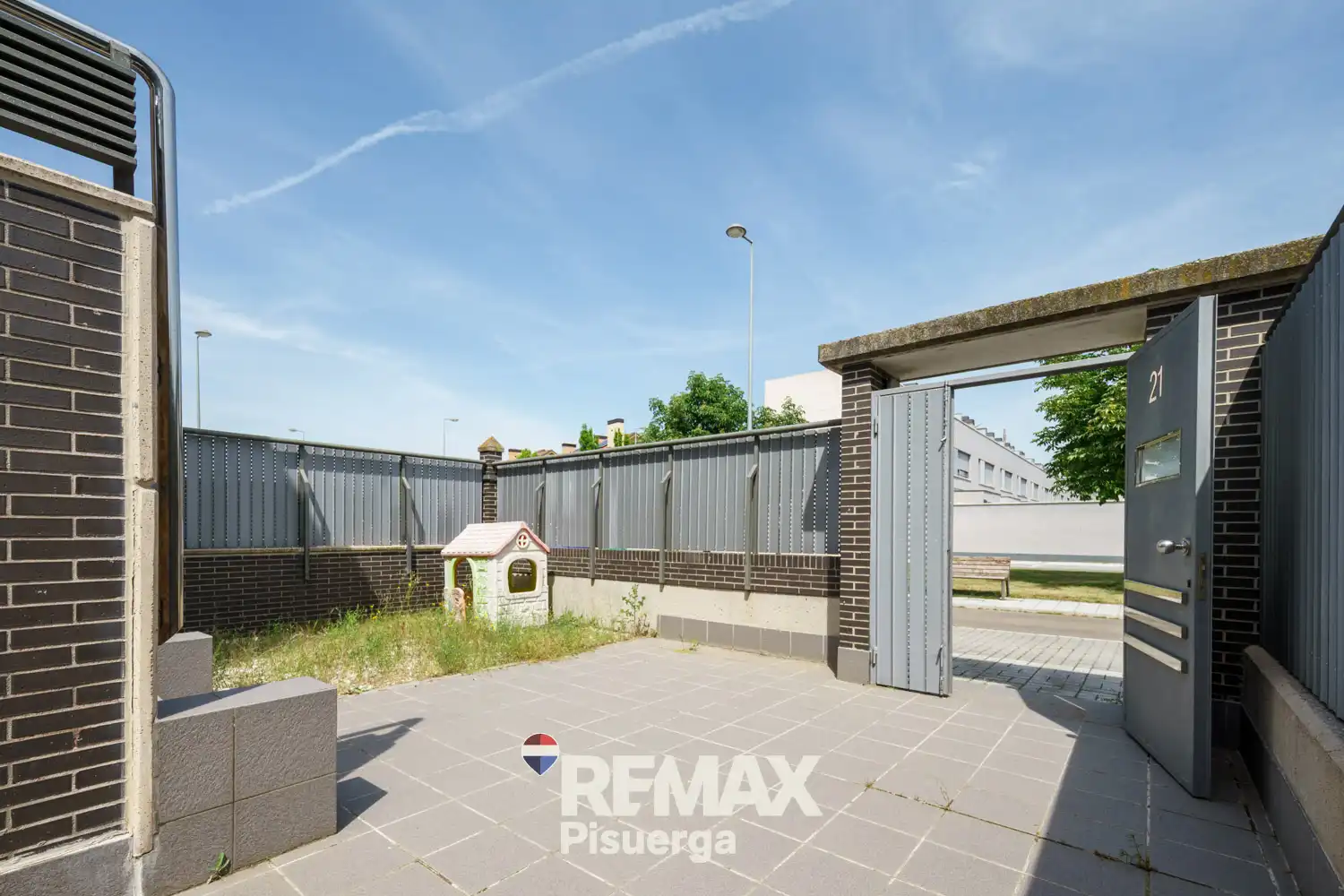 Vista exterior de Casa o xalet en venda en Valladolid amb Aire condicionat, Calefacció i Jardí privat