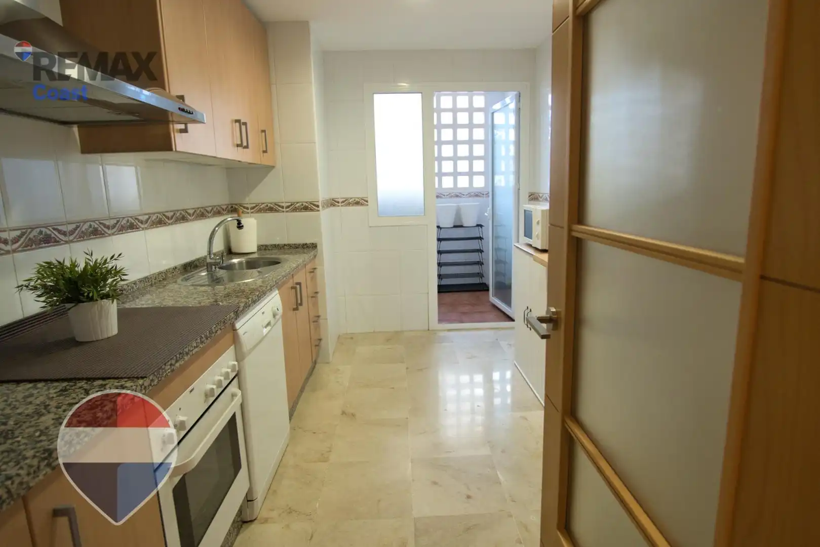Küche von Wohnung zum Verkauf in Benalmádena mit Klimaanlage, Privatgarten und Gemeinschaftspool