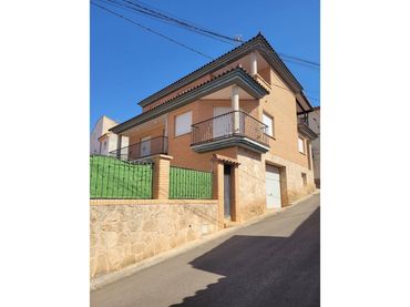 Casa amb jardí en venda a Calle Mayor de Castralvo