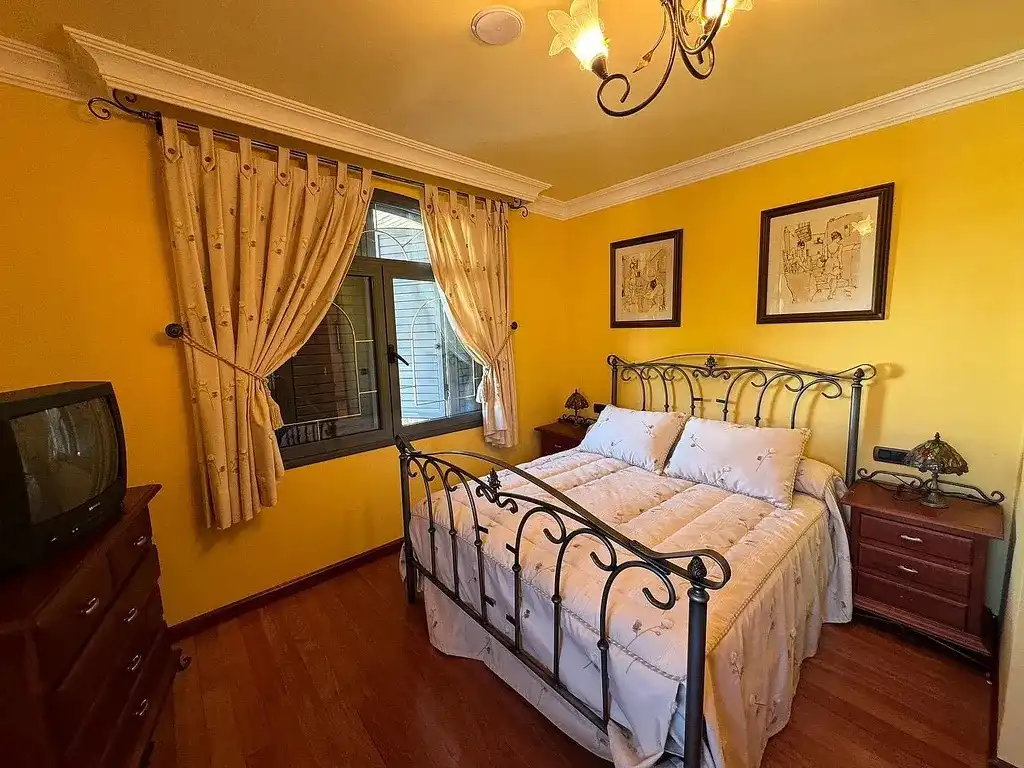 Bedroom of Houses for sale in Cacabelos  with Heating, Parquet flooring and Terrace