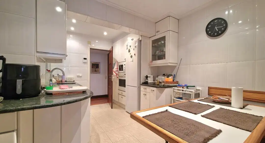 Kitchen of Flat for sale in Donostia - San Sebastián   with Heating, Terrace and Storage room