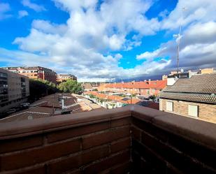 Vista exterior de Casa adosada en venda en Valdemoro amb Aire condicionat i Terrassa