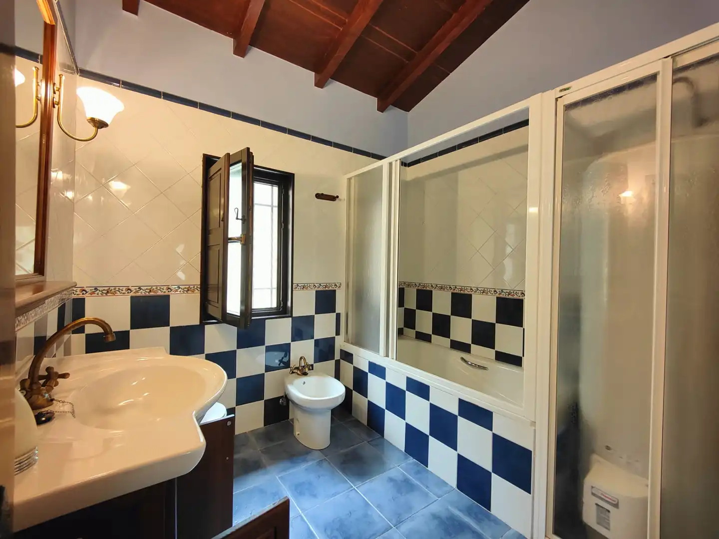 Baño de Casa o chalet en venta en Quirós con Jardín privado, Amueblado y Balcón