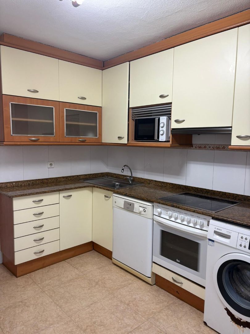 Cocina de Piso de alquiler en Medio Cudeyo con Calefacción, Parquet y Amueblado