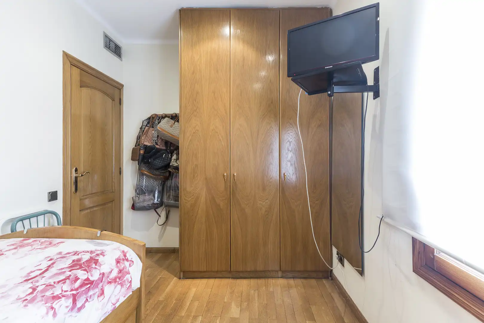 Habitación de Casa adosada en venta en Barcelona con Calefacción