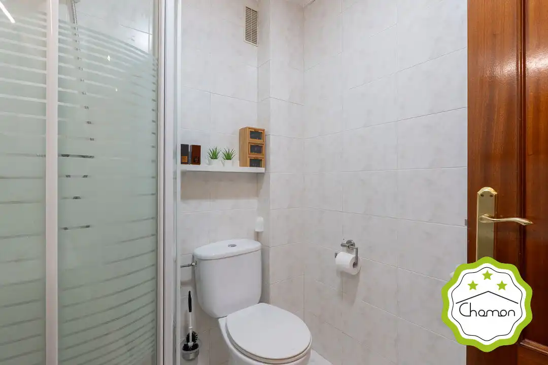Badezimmer von Wohnung zum Verkauf in Bilbao  mit Heizung, Privatgarten und Abstellraum