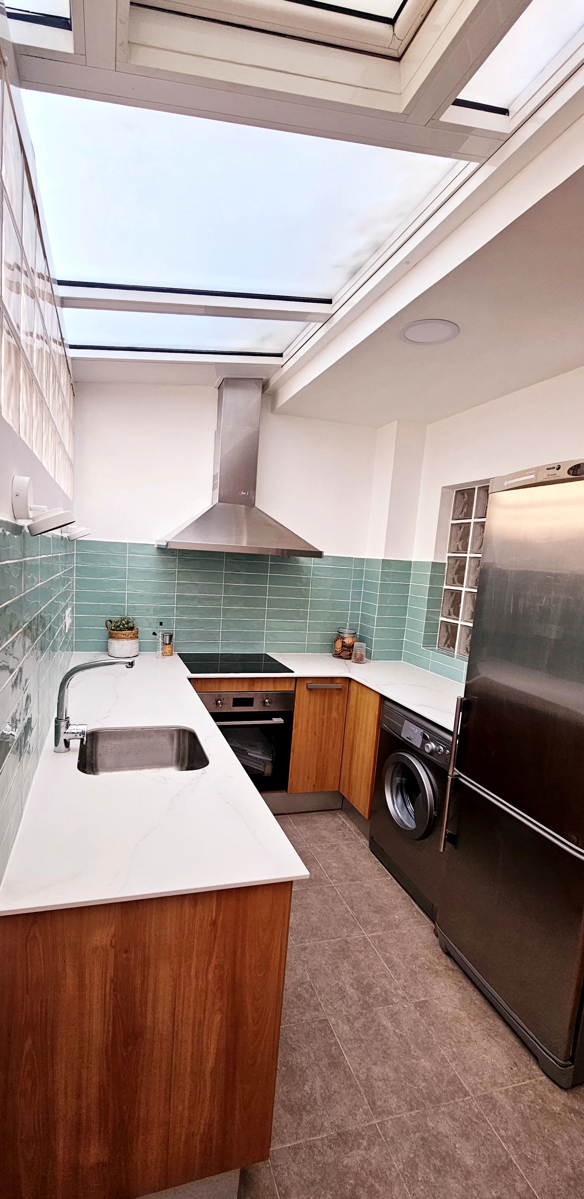 Kitchen of Flat for sale in Cerdanyola del Vallès  with Parquet flooring, Oven and Washing machine
