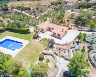 Vista exterior de Finca rústica en venda en Ronda amb Jardí privat, Terrassa i Piscina