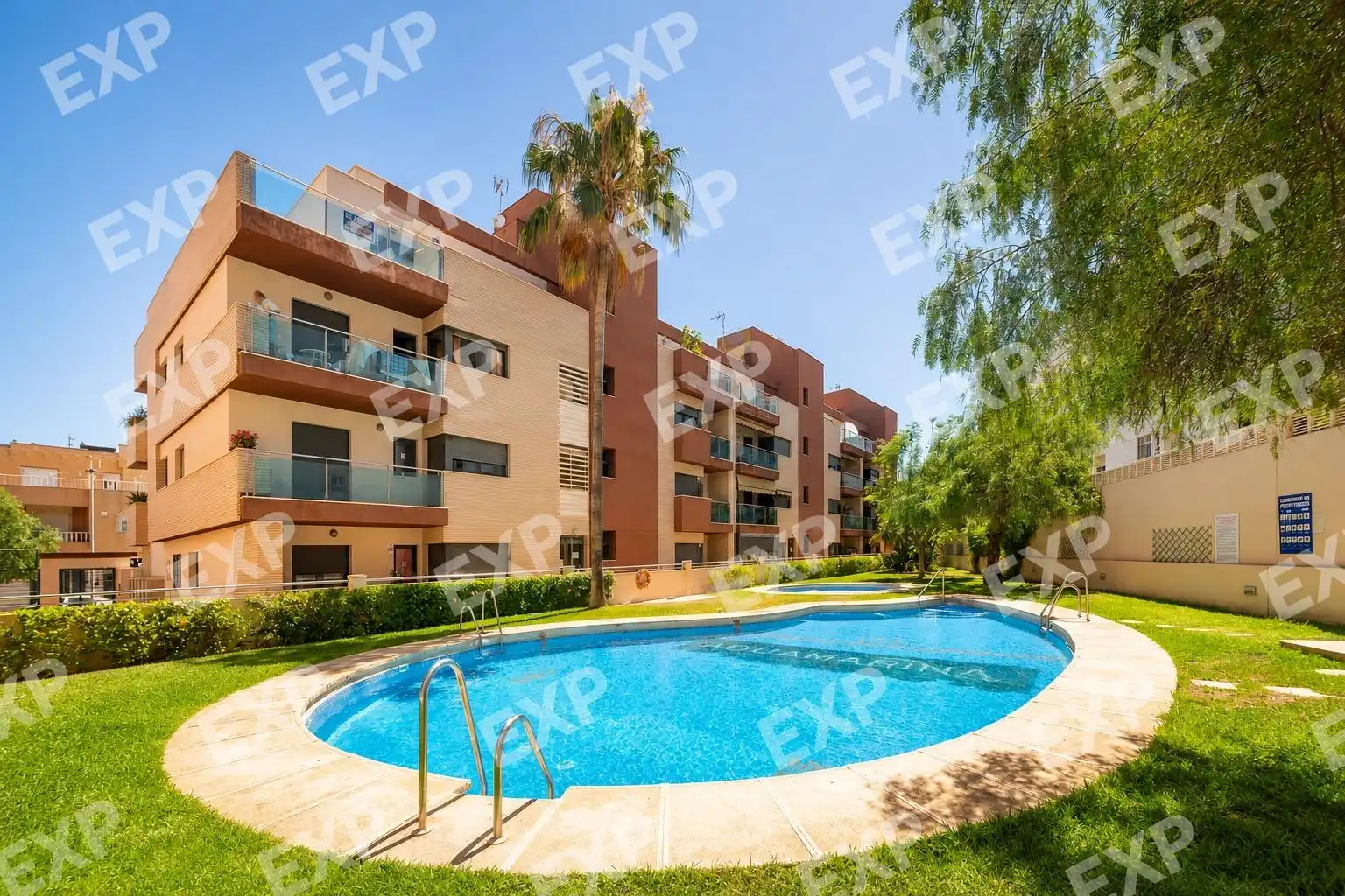 Piscina de Piso en venta en Roquetas de Mar con Balcón y Piscina comunitaria