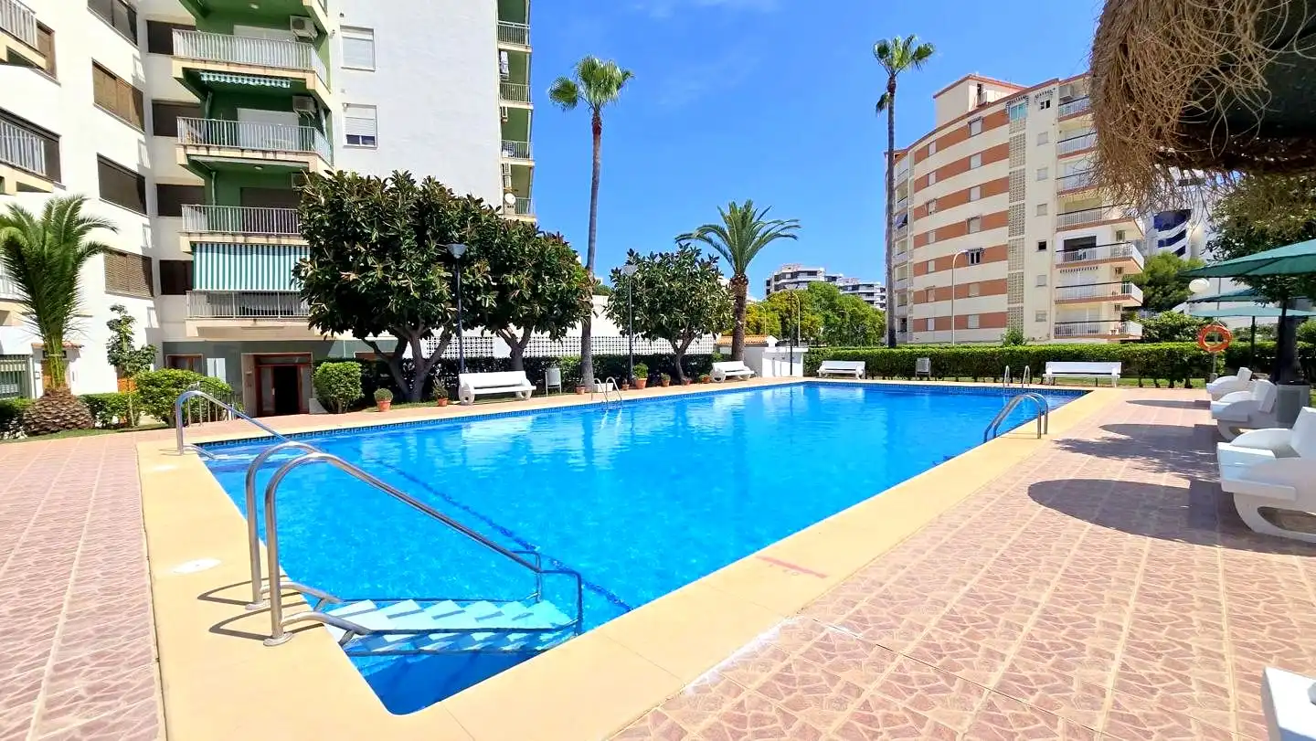 Schwimmbecken von Wohnungen zum Verkauf in Gandia mit Klimaanlage, Terrasse und Möbliert