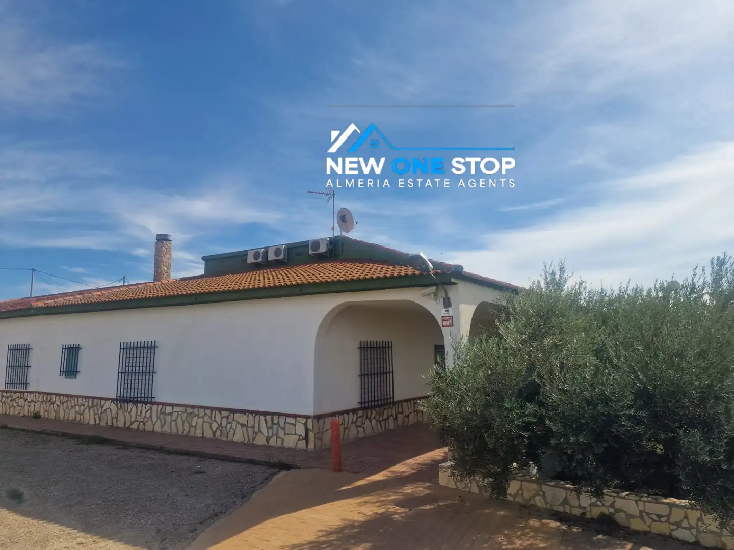 Chalet con terraza en venta en Calle La Fuente 33, imagen 2