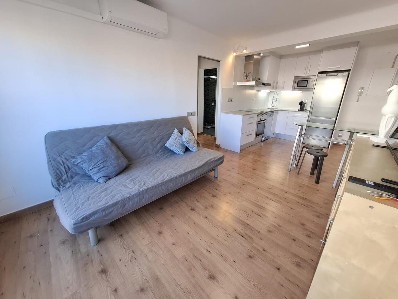 Living room of Flat to rent in L'Hospitalet de Llobregat  with Air Conditioner, Parquet flooring and Terrace